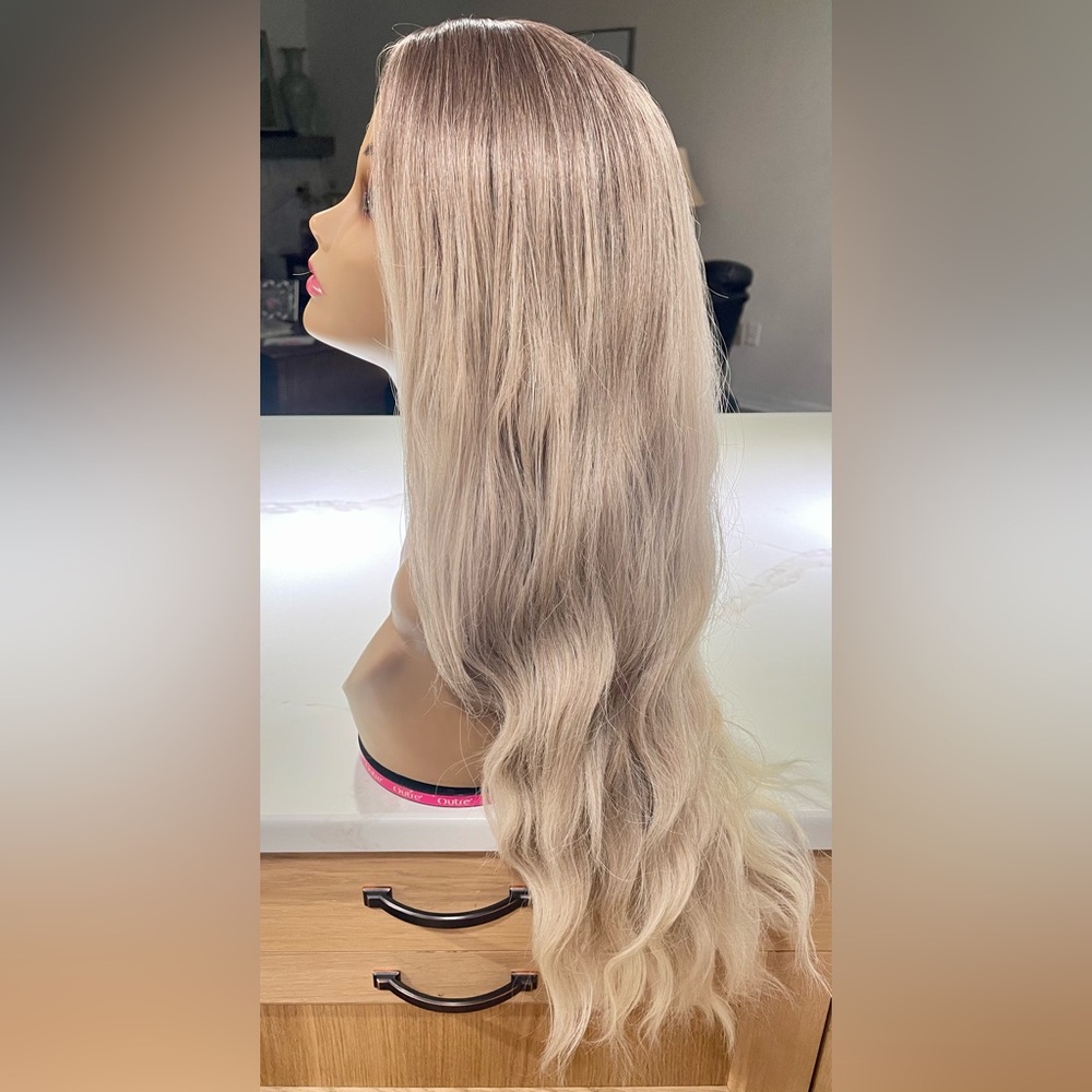 HAIR, 26” Wavy, Center Part, Ombre Brown to Blonde - Picture 3 of 13